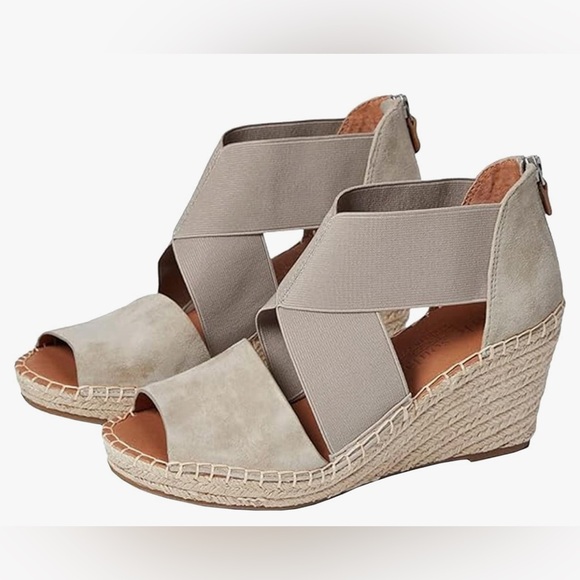 Kenneth Cole Women’s Colleen X-Elastic wedge sandals - Picture 4 of 4